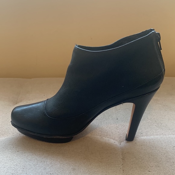 BCBG MAXAZRIA Women's Black Platform Booties Zip Back Size 10 - Picture 9 of 16